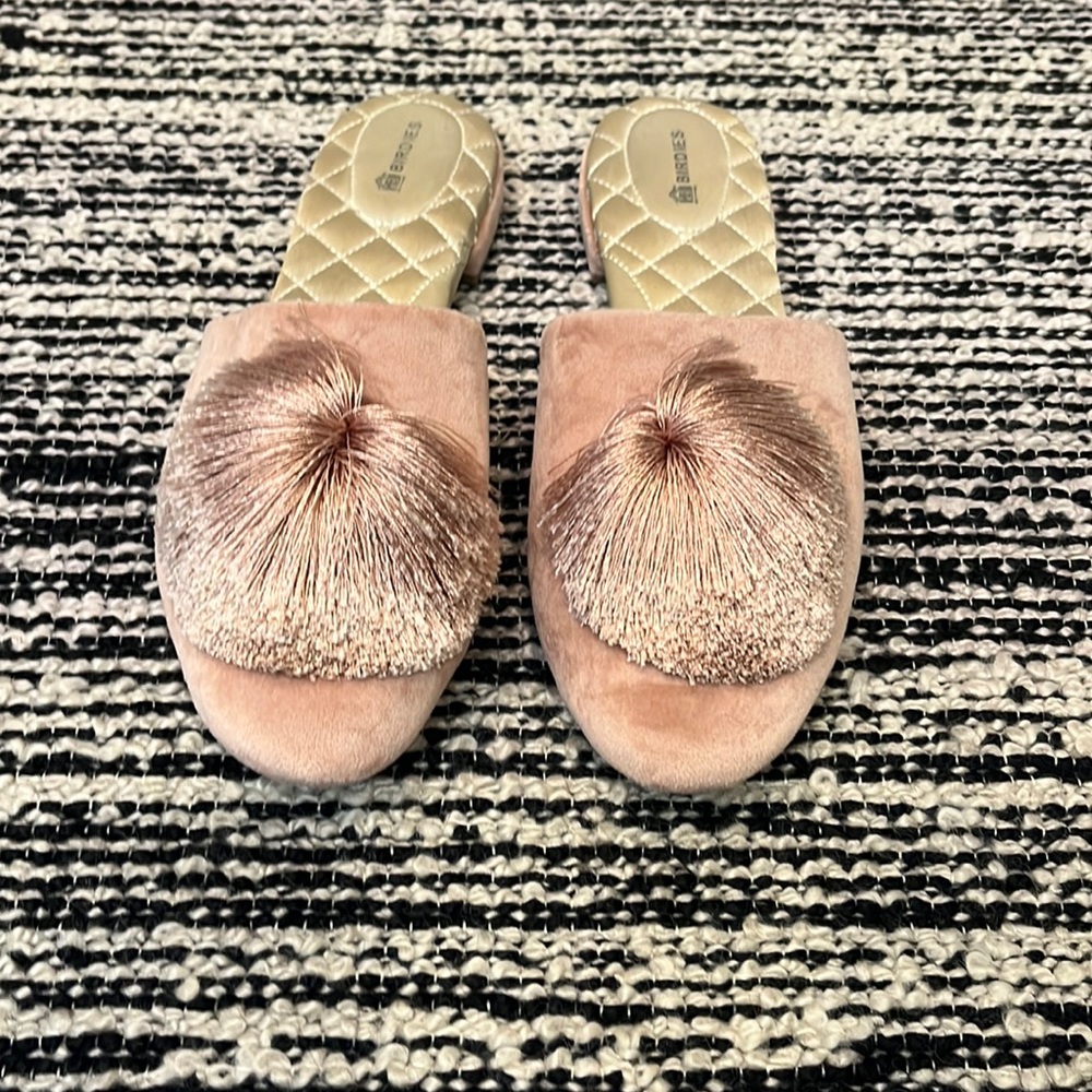 Blush pink velvet Birdies with tassels. Size 9. Like new!